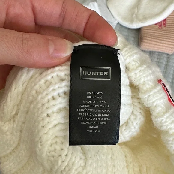 Hunter Women’s White Cable Knit Beanie with Pom-Pom - Picture 2 of 4